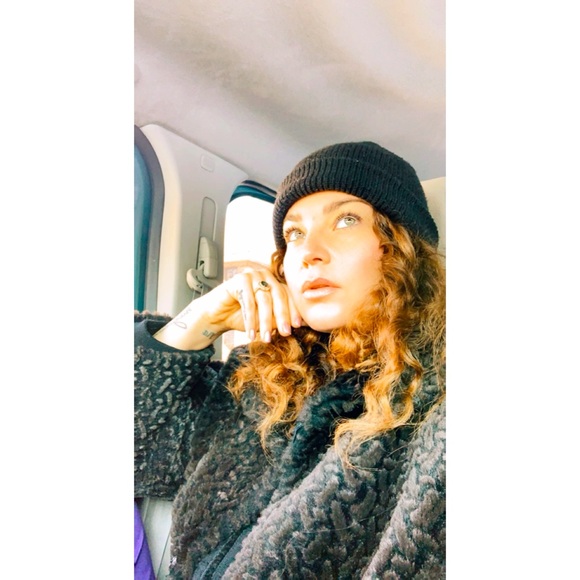 Meet your Posher, Danya - Picture 1 of 1